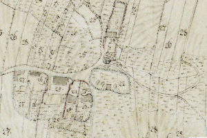 Detailiertes altes Stadtplanbild mit Gebäuden, Straßen und Text, das eine vorgeschlagene Entwicklungsstelle am unteren Rand zeigt.