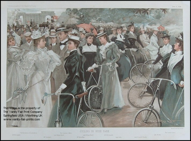 Gruppe von Menschen, die Fahrräder in Hyde Park, London fahren, mit Bäumen und einem Gebäude im Hintergrund und Text unten.