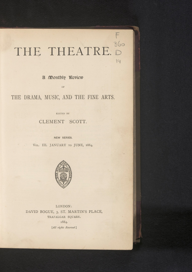 Das Cover eines aufgeschlagenen Buches mit dem Titel "The Theatre: A Monthly Review of the Drama, Music, and the Fine Arts" zeigt eine Seite mit Text und einem Logo.