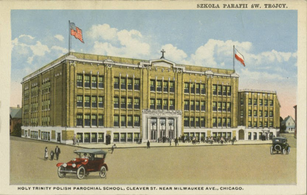 Plakat für die Heilige Dreifaltigkeit Polnische Pfarrschule in Cleveland, Ohio, das das Gebäude, Menschen, Fahrzeuge, Flaggen und einen bewölkten Himmel zeigt, mit Text am unteren Rand.