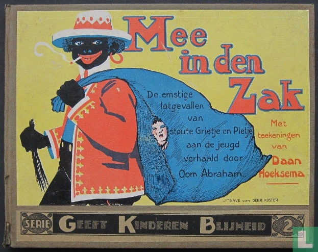 Plakat auf einer schwarzen Oberfläche mit dem Text "mee in den zak" und einem Foto einer Person in einem weißen Hemd und blauer Mütze mit einem verschmitzten Gesichtsausdruck.